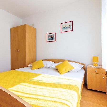 Cozy Apartment In Okrug Donji With Kitchen Donji Okrug  Bagian luar foto
