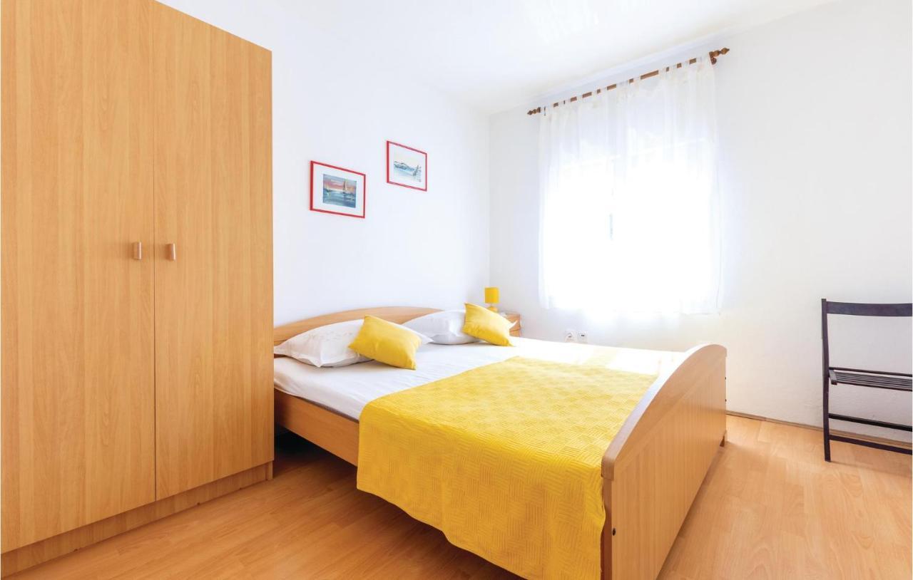 Cozy Apartment In Okrug Donji With Kitchen Donji Okrug  Bagian luar foto