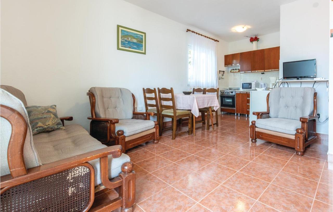 Cozy Apartment In Okrug Donji With Kitchen Donji Okrug  Bagian luar foto