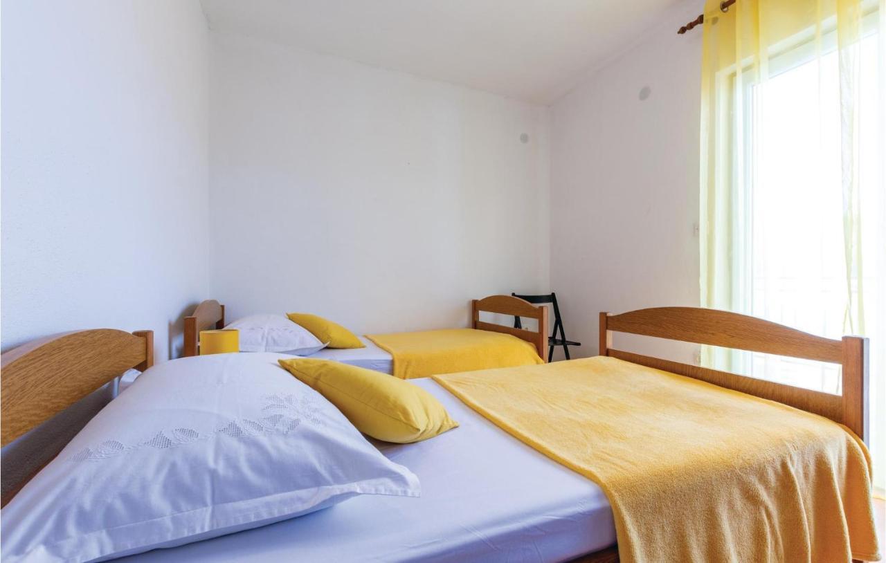 Cozy Apartment In Okrug Donji With Kitchen Donji Okrug  Bagian luar foto