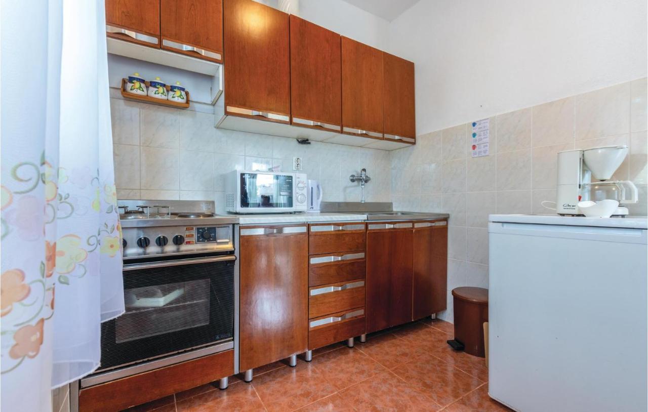 Cozy Apartment In Okrug Donji With Kitchen Donji Okrug  Bagian luar foto