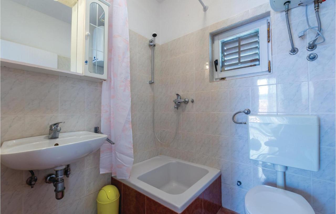 Cozy Apartment In Okrug Donji With Kitchen Donji Okrug  Bagian luar foto