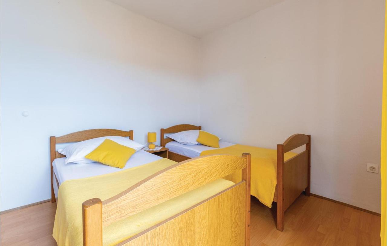 Cozy Apartment In Okrug Donji With Kitchen Donji Okrug  Bagian luar foto